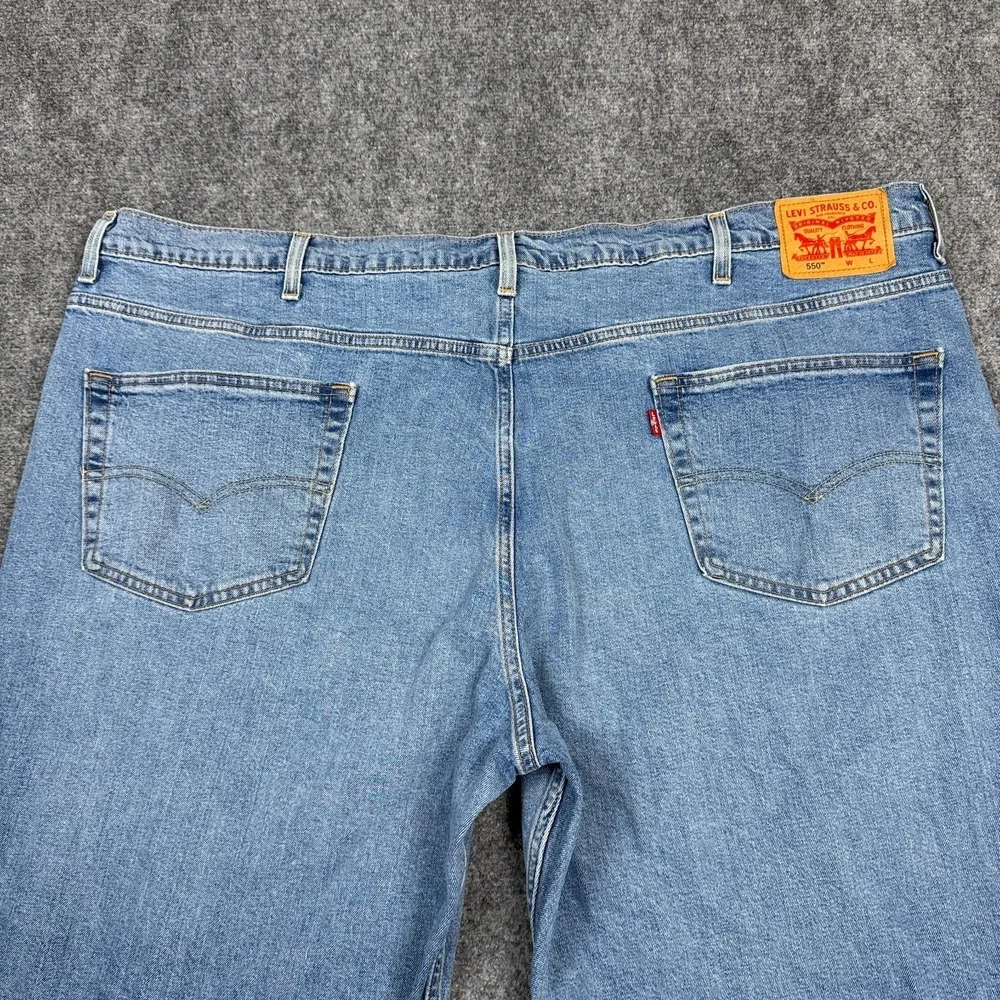 Levi's 550 Relaxed Fit Jeans Men's W50 L30 Light Wash Blue Tapered Stretch Denim